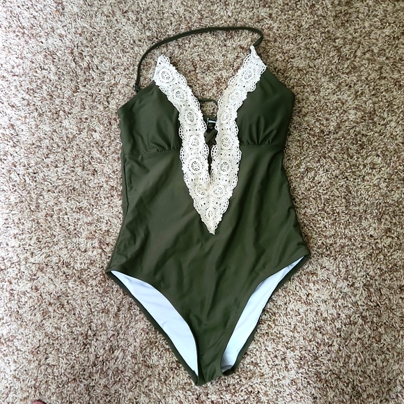 Cupshe Other - Cupshe Deep V swimsuit